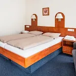 Georgshof 3*